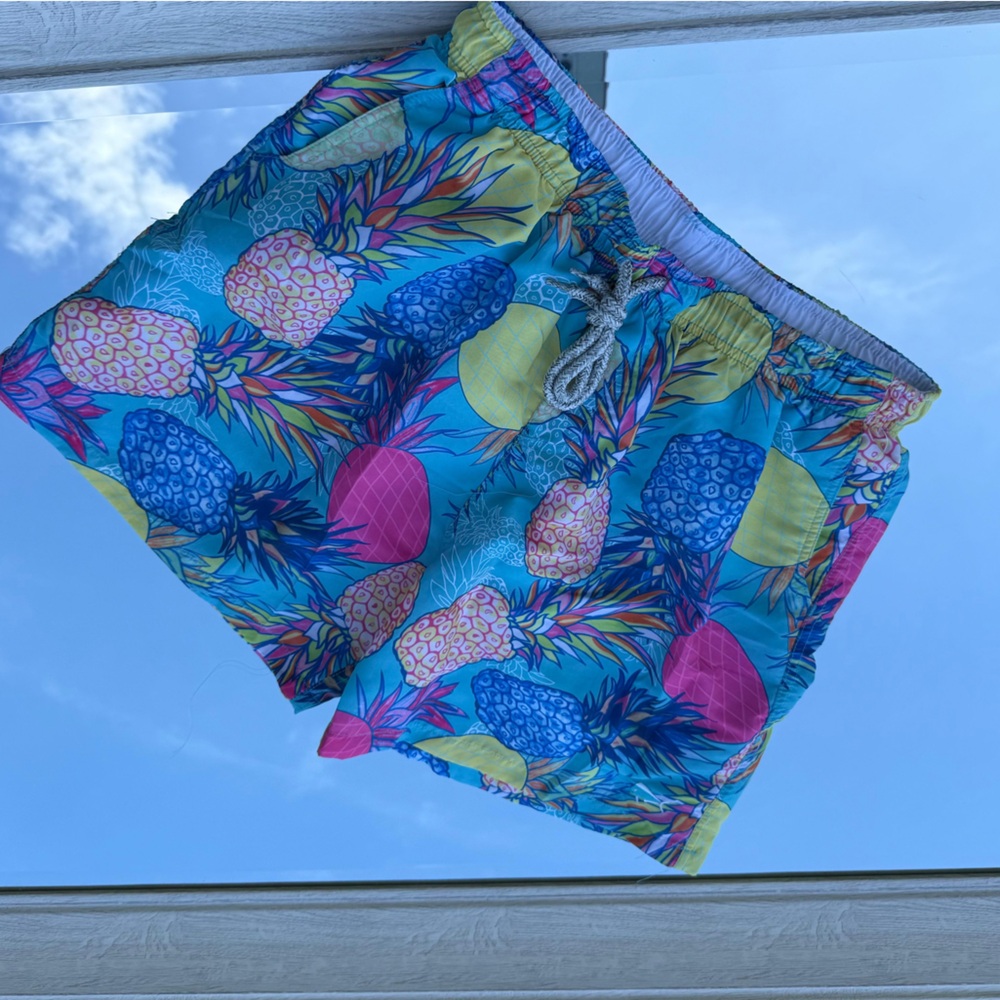 Tropical Pineapple Print Men's Swim Trunks